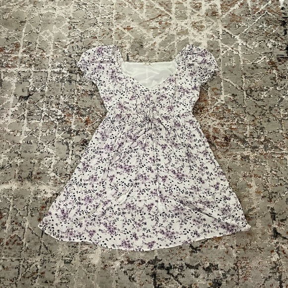 Dresses & Skirts - White and purple floral summer dress.